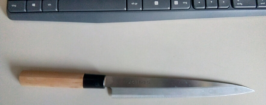 DIY Fototrolley: ein Sushimesser als Helfer beim Zuschneiden