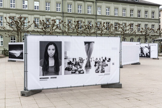 Openair Fotoausstellung auf dem Luisenplatz in Wiesbaden
