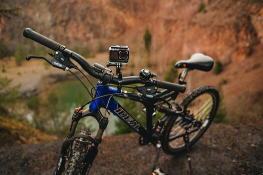 Anwendungsbeispiel: Rollei action one auf Fahrradlenker montiert