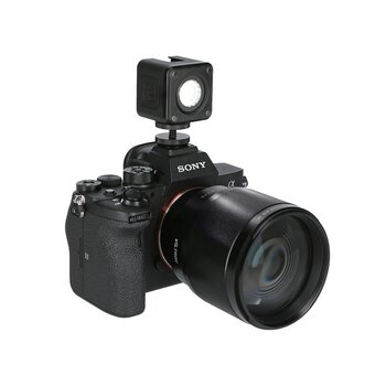 Rollei LUMIS Solo 2 auf Sony-Kamera montiert Rollei LUMIS Solo 2 auf Sony-Kamera montiert