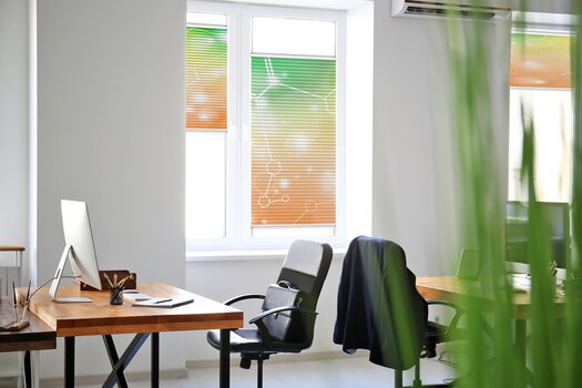 Foto-Wabenplissee im Büro