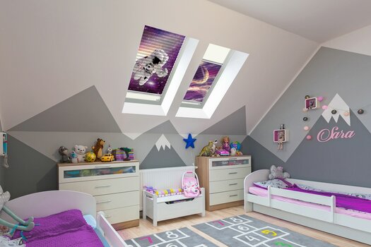 Foto-Wabenplissee an den Dachfenstern im Kinderzimmer 