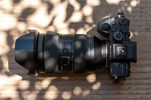 TAMRON 35-150mm F/2-2.8 Di III VXD an Sony-Kamera, Draufsicht