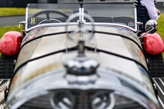 Oldtimer frontal fotografiert