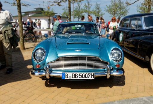 Aston-Martin-DB5-WEB.jpg