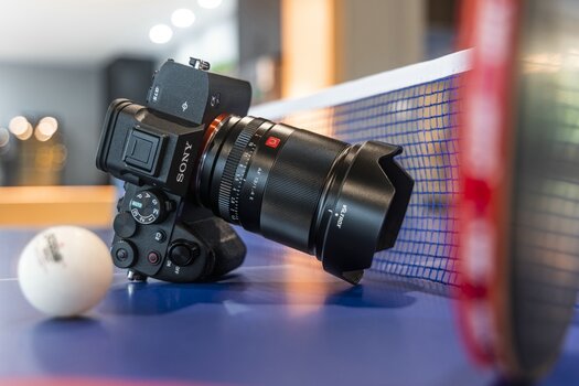 Produktbild Viltrox AF 13 mm f/1.4 E an Sony-Kamera
