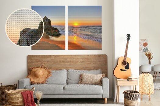 Zweigeteiltes Akustikbild im Wohnzimmer über dem Sofa