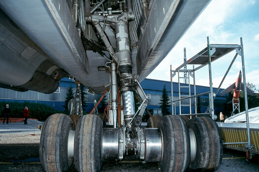 Hauptfahrwerk.jpg Hauptfahrwerk.jpg