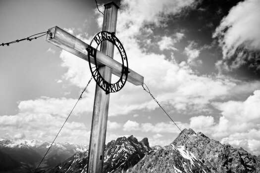 VGO_4896_on1-landscape-1.jpg