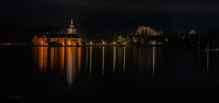 Schloss Orth Nacht.jpg