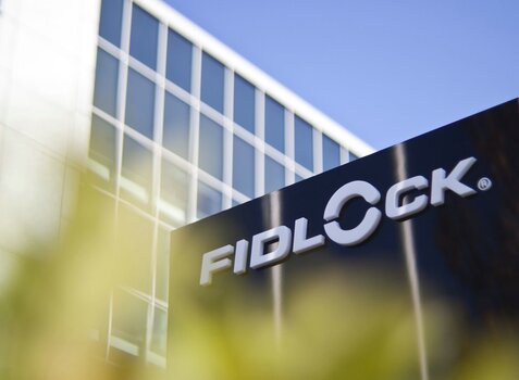 Das Firmengebäude von FIDLOCK mit Logo