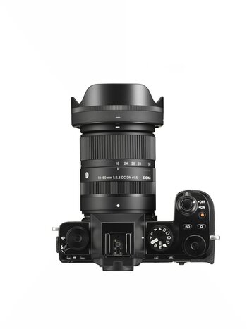 Draufsicht: SIGMA 18-50mm F2.8 DC DN | Contemporary an FUJIFILM Kamera mit X-Mount Draufsicht: SIGMA 18-50mm F2.8 DC DN | Contemporary an FUJIFILM Kamera mit X-Mount