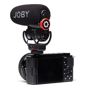 JOBY Wavo PLUS Vlogging-Mikrofon auf Kamera montiert