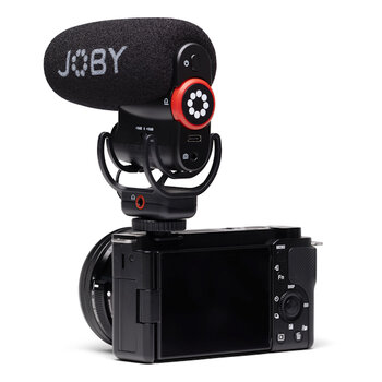 JOBY Wavo PLUS Vlogging-Mikrofon auf Kamera montiert JOBY Wavo PLUS Vlogging-Mikrofon auf Kamera montiert