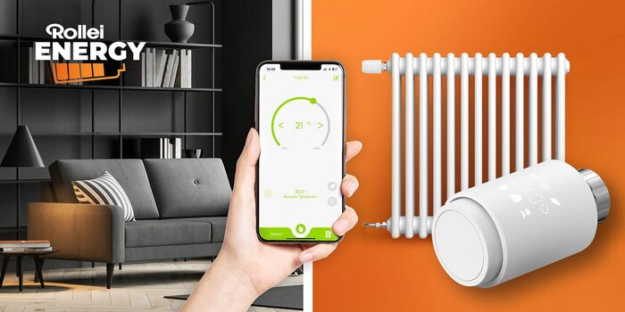 links: Sofa vor Bücherregal, Bildmitte: Hand hält Smartphone mit Thermostat-App, rechts: Heizkörper, davor das Rollei-Thermostat groß abgebildet. links: Sofa vor Bücherregal, Bildmitte: Hand hält Smartphone mit Thermostat-App, rechts: Heizkörper, davor das Rollei-Thermostat groß abgebildet.