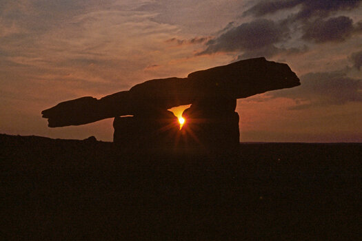 Poulnabrone-Dolmen.jpg