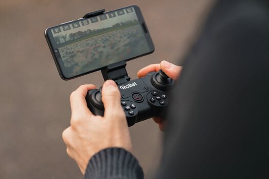 Drohnenfernstuerung von Rollei mit aufmontiertem Smartphone