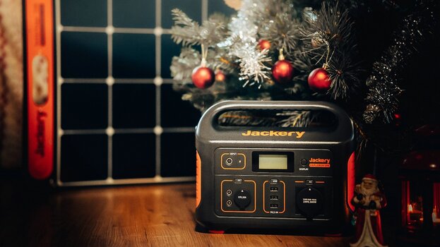 Jackery Explorer 500 unter dem Weihnachtsbaum Jackery Explorer 500 unter dem Weihnachtsbaum