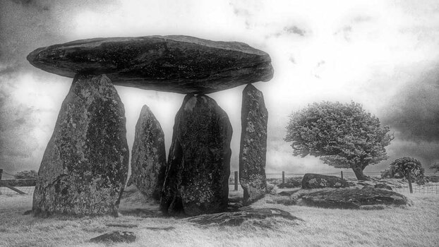 Pentre-Ifan-3.jpg