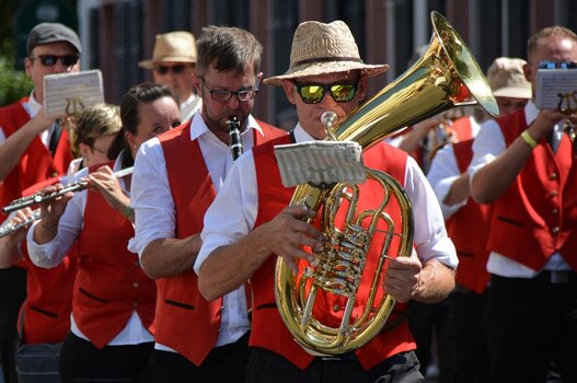 Rosenfest_Steinfurth_Musikzug_FFW-Muschenheim_Hessen_Deutschland.jpg Rosenfest_Steinfurth_Musikzug_FFW-Muschenheim_Hessen_Deutschland.jpg