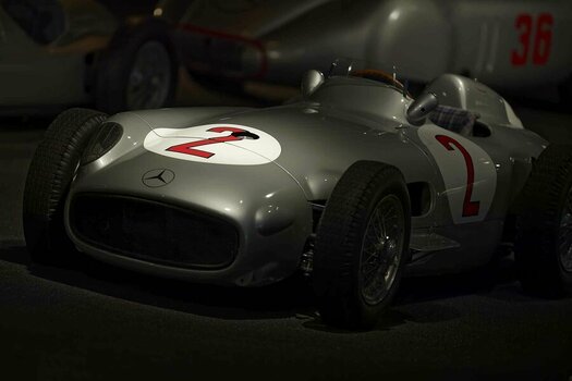 Silberpfeile_Daimler_Benz_Museum_Forum.jpg