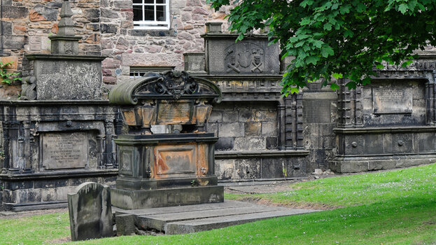 A_Edinburgh_Greyfriars-Kirkyard-(12)_DxO-1.jpg