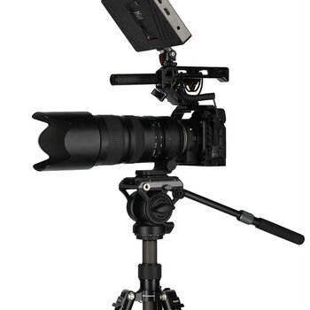 Rollei Fluidvideokopf VH-6 auf Stativ, darauf montiert Kamera mit Zubehör Rollei Fluidvideokopf VH-6 auf Stativ, darauf montiert Kamera mit Zubehör