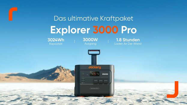 Jackery Explorer 36000 Pro auf Sandboden, im Hintergrund blauer Himmel und eine Hügelkette. Jackery Explorer 36000 Pro auf Sandboden, im Hintergrund blauer Himmel und eine Hügelkette.