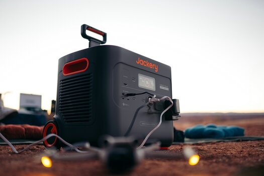 Jackery Explorer 3000 Pro Vorderseite mit Anschlüssen Jackery Explorer 3000 Pro Vorderseite mit Anschlüssen