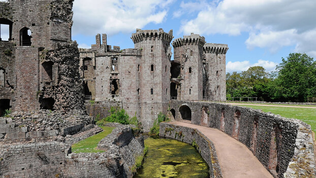 Raglan-Castle-(2)_DxO-1.jpg