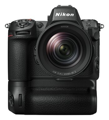 Nikon Z8 mit Batteriegriff, Vorderansicht
