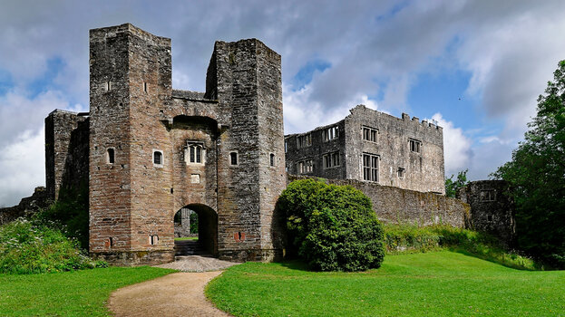 Berry-Pomeroy-Castle-(4)_DxO.jpg