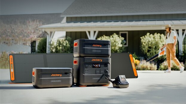 k_jackery-solar-generator-kit-6000-lifestyle-2.jpg