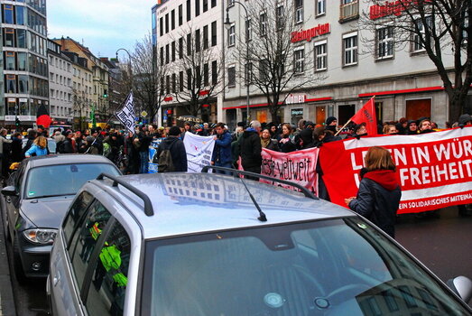 2006demo1280.JPG