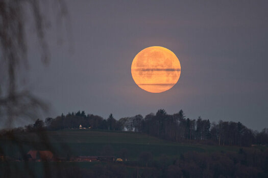 ROB_6461 Mond Gurten.jpg