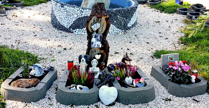 Tierfriedhof in Saalfelden (Österreich).jpg