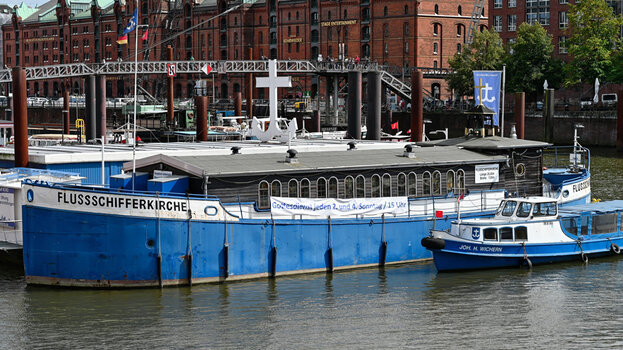 Hafen_Flussschifferkirche-(2)_DxO.jpg