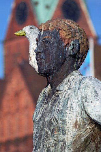 balkenhol_mann_mit_vogel.jpg