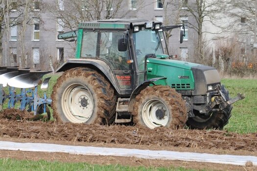 Traktor Valtra Finnland WHO.jpg