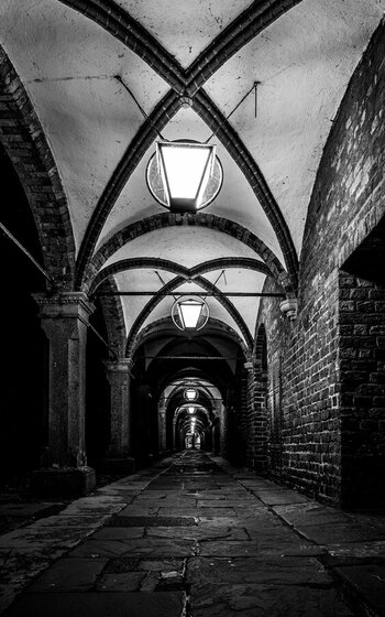 Bogengang Kanzleigebäude in Lübeck.jpg