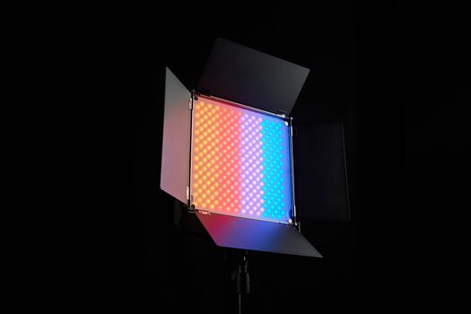 Produktbild vor schwarzem Hintergrund: VIBE Panel 900 RGB Pixel Pro