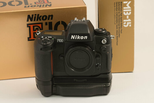 *Preisupdate* Nikon F100 mit MB-15