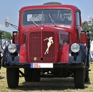 mercedes_lkw.jpg