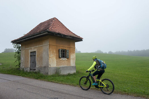 20230915-103027 ehem. Trafostation Scheibenweg, Grambach Gem. Böbing.jpg