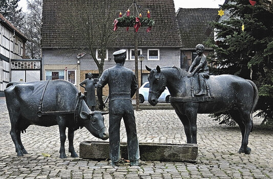 _Es ist wieder  weihnachtlich am  Brunnen_.jpg