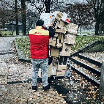 DHL.jpg DHL.jpg