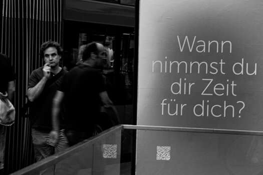 _ROB4978 Street BE Zeit 1-2.jpg