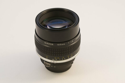 Nikkor 105/1.8 AiS