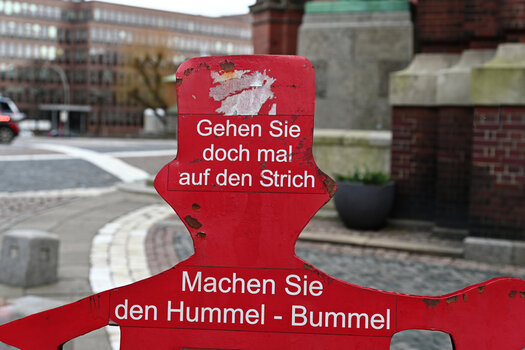 Schild_Strich-Hummel-Tour_DxO.jpg