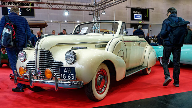 Buick-Special-Convertible-1940-(1)_DxO.jpg